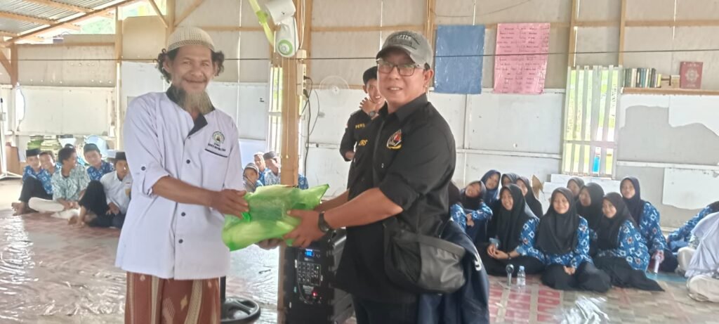 Hari Pers, PWI Morut Kunjungi Pondok Pesantren di desa Tiu