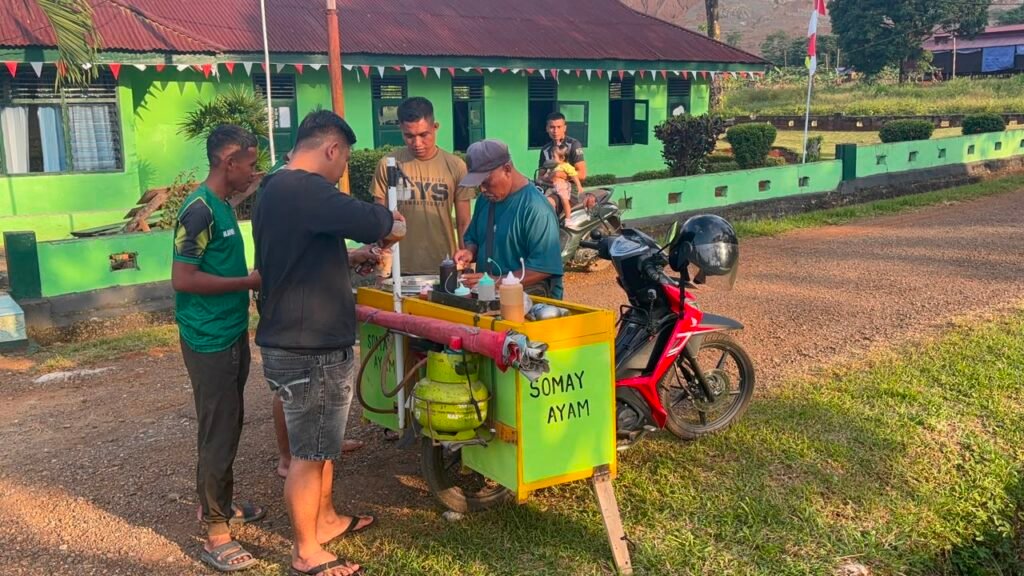 Turnamen Danyon Cup I Yonif TP 825/GYS Hidupkan Perekonomian Pedagang Kecil